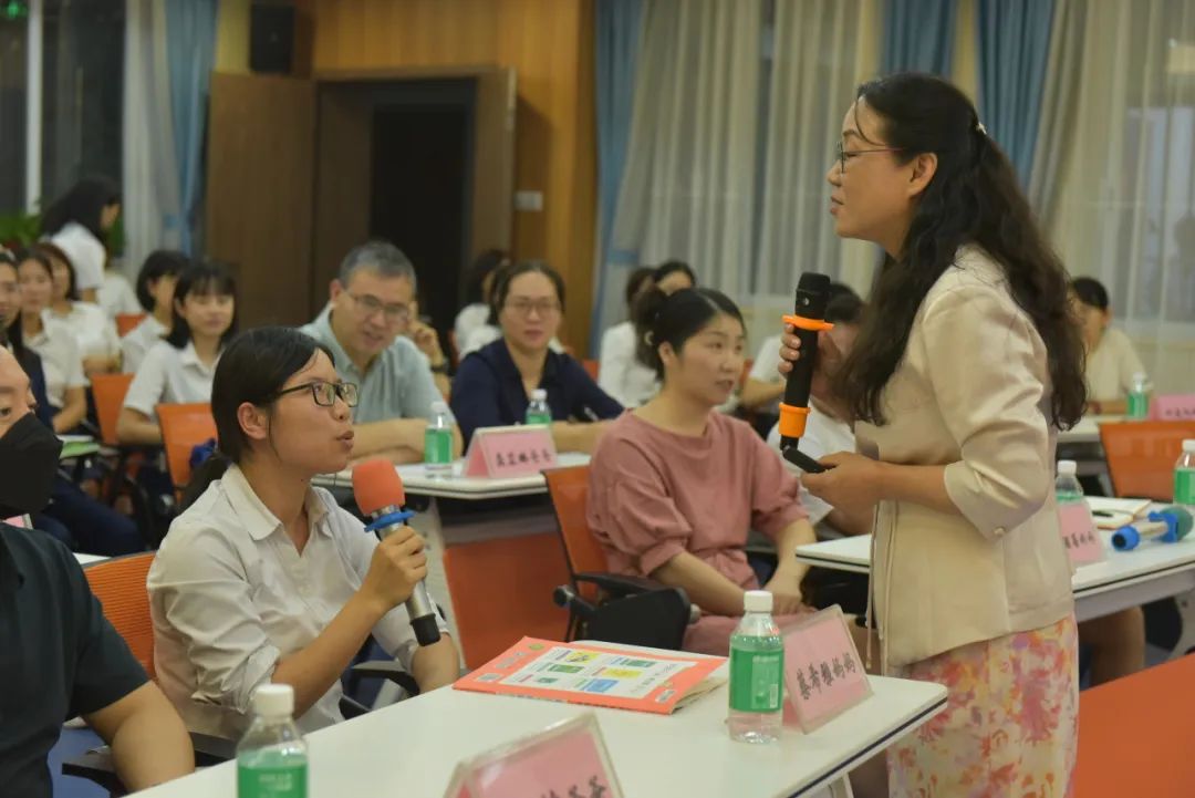 佛山市惠景小学家长云课堂(第一季)——惠心启航·对话儿童成长与安全 第12张 佛山市惠景小学家长云课堂(第一季)——惠心启航·对话儿童成长与安全 第12张