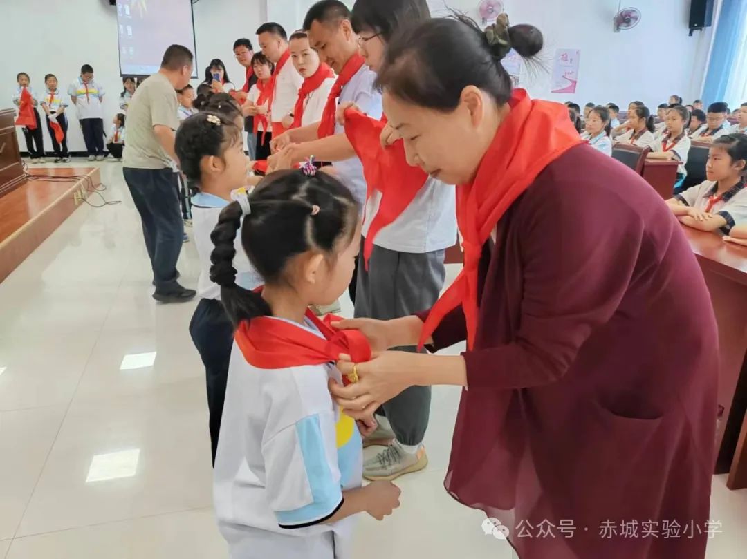 【实验小学和雅教育】----赤城县实验小学一年级新队员入队仪式 第8张 【实验小学和雅教育】----赤城县实验小学一年级新队员入队仪式 第8张