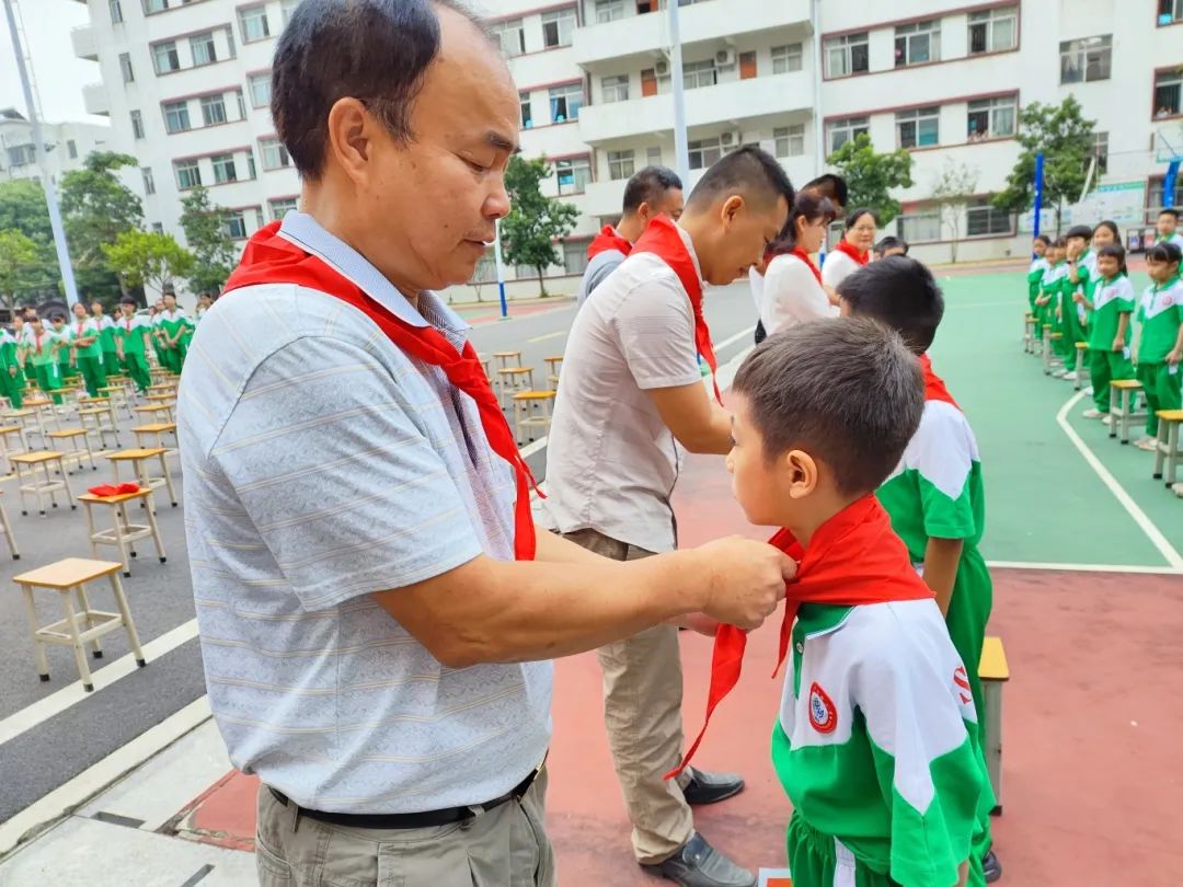 化州市实验小学2024年“六一”入队仪式暨红领巾奖章颁奖活动 第25张