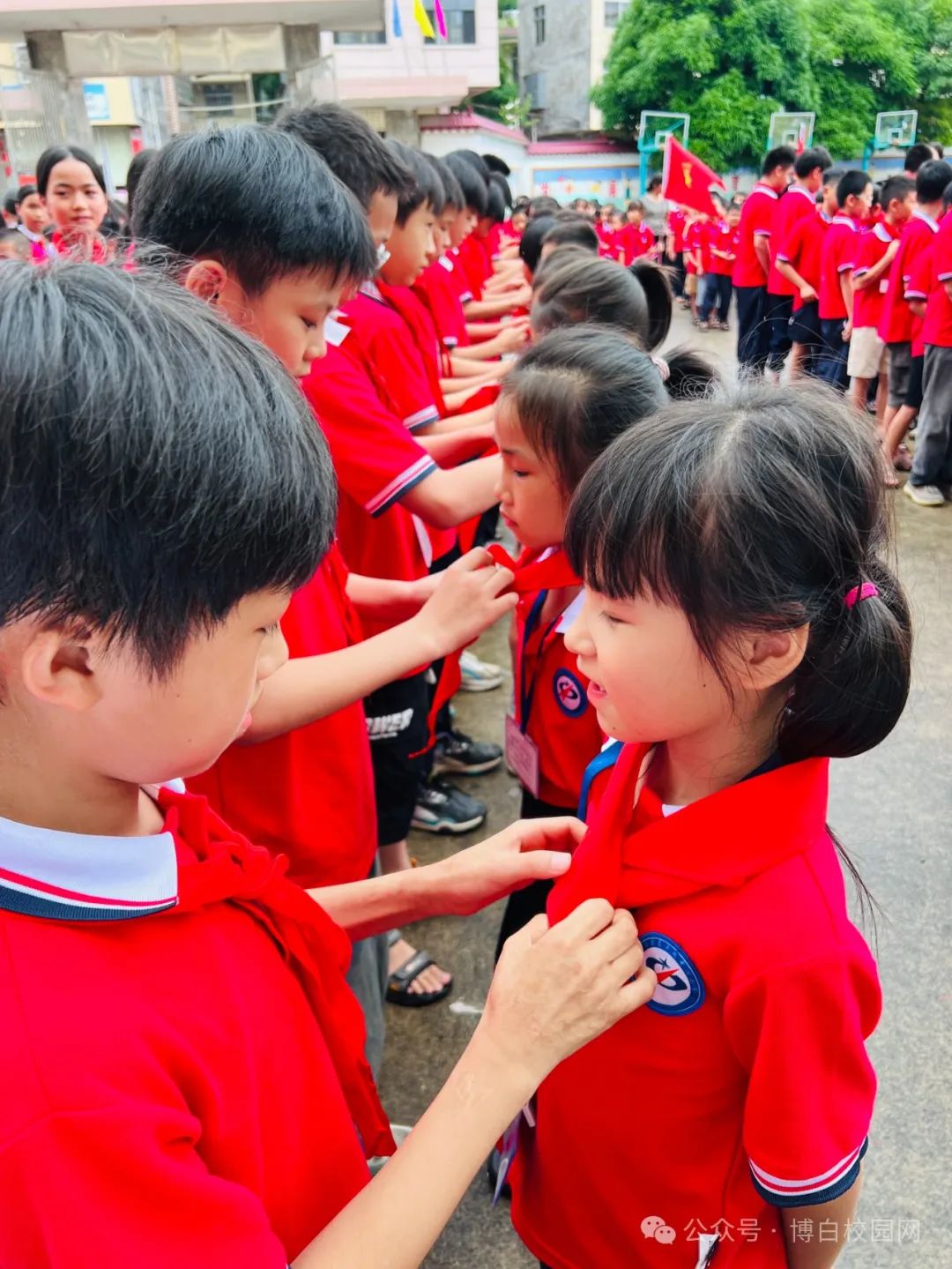 东平镇中心小学举行一年级第二批少先队员入队仪式 第1张