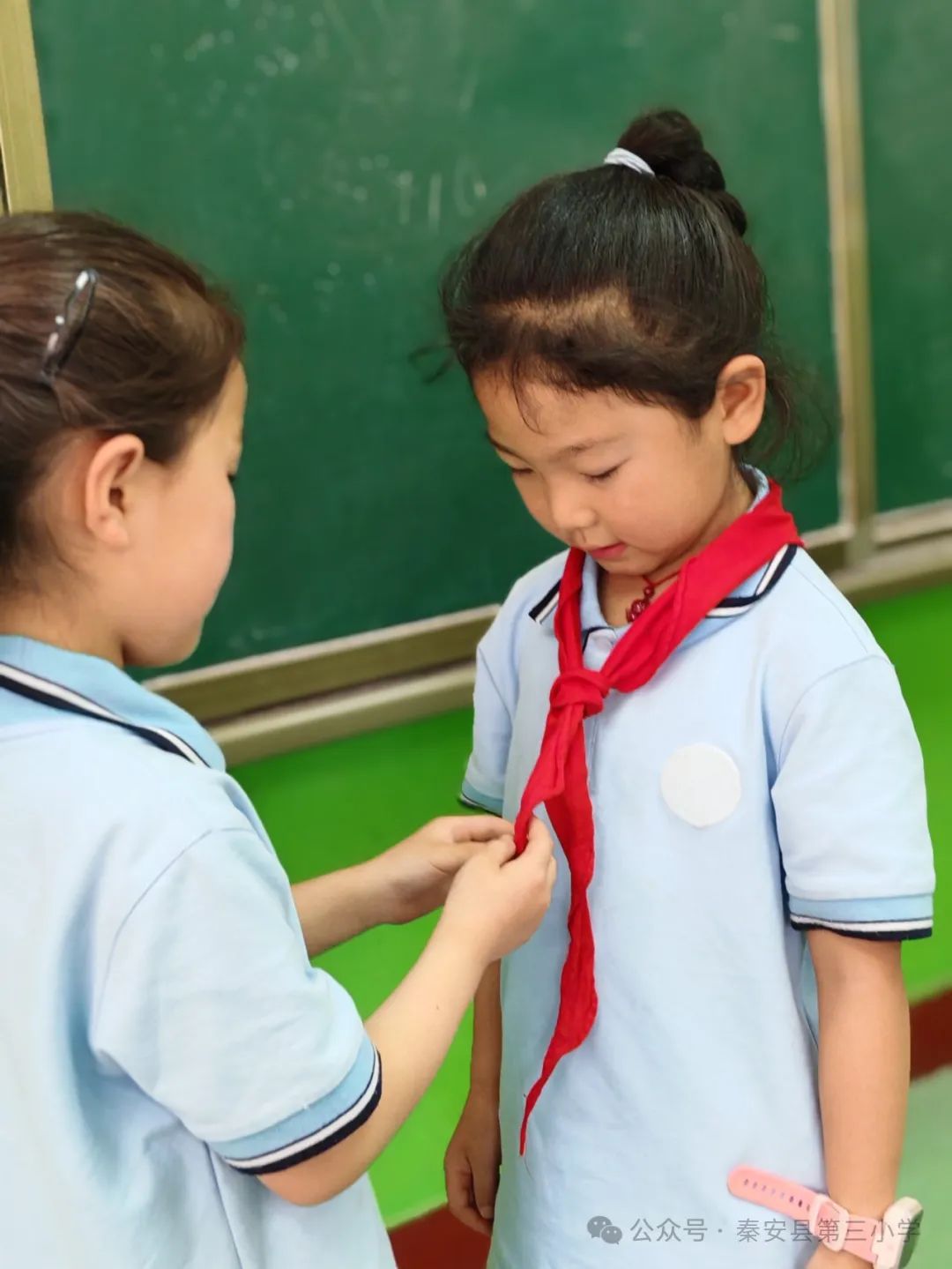 秦安县第三小学隆重举行2024 年新队员入队仪式暨2023—2024学年度“四星”学生表彰活动 第14张