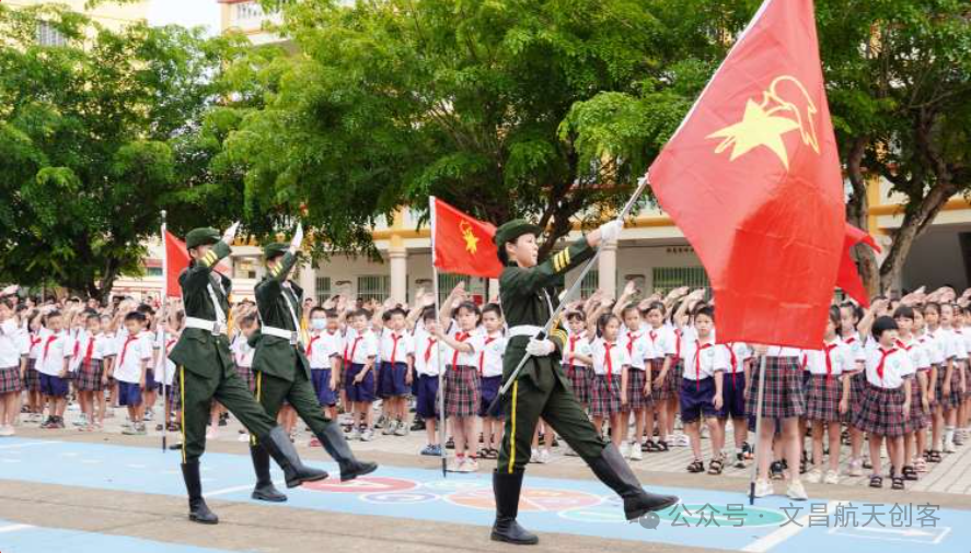 文昌市会文中心小学2024学年一年级新生入队仪式隆重举行 第7张