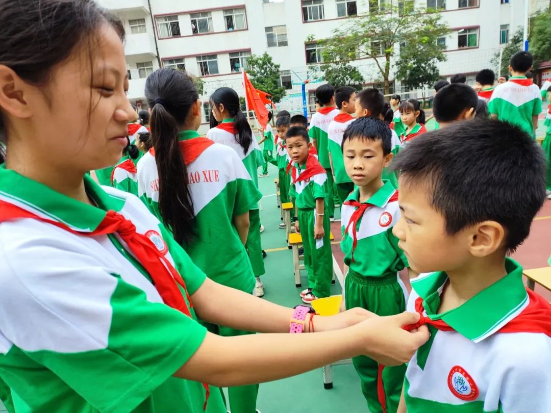 化州市实验小学2024年“六一”入队仪式暨红领巾奖章颁奖活动 第31张