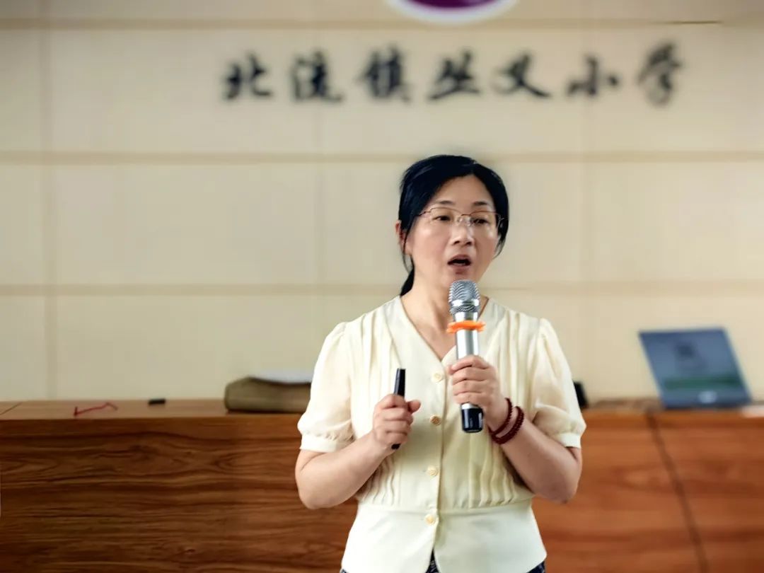 北流镇丛义小学开展了《青春期欺凌和人际问题应对盲区》主题的教育讲座 第2张