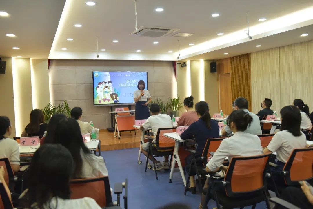 佛山市惠景小学家长云课堂(第一季)——惠心启航·对话儿童成长与安全 第4张 佛山市惠景小学家长云课堂(第一季)——惠心启航·对话儿童成长与安全 第4张