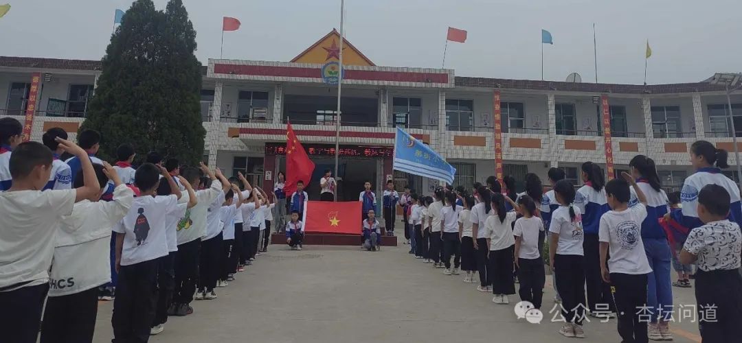 郝街小学举行“红领巾 爱祖国 争做好队员”新队员入队仪式 第6张