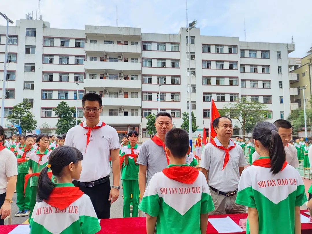 化州市实验小学2024年“六一”入队仪式暨红领巾奖章颁奖活动 第10张