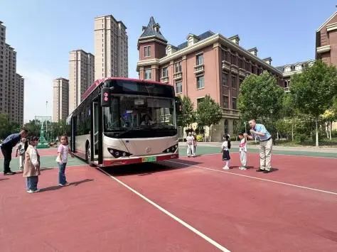 丽贤小学:公交进校园!带来“沉浸式”交通安全课 第1张