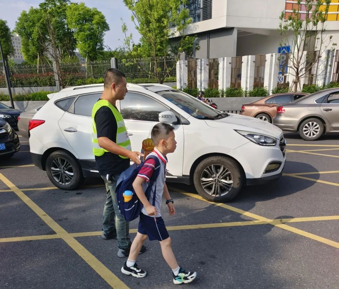 【值周】五月爱漫天  感恩正当时——稠江小学401中队值周展示 第16张