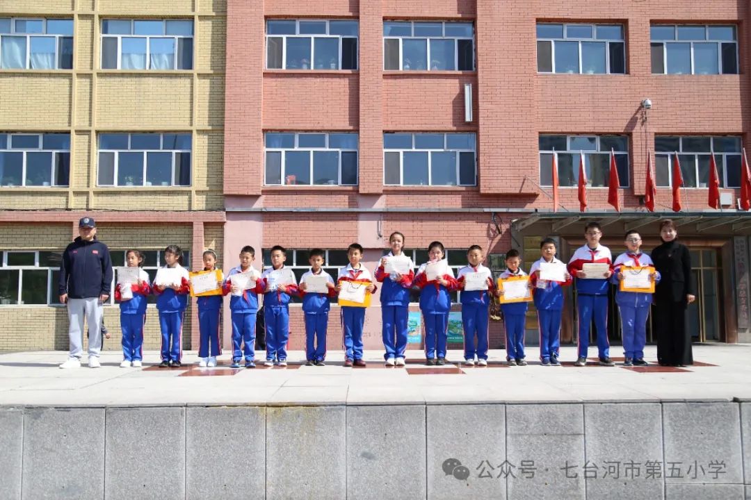 【第五小学•艺体】“乒”博奋进 展少年风采--第五小学举办迎庆“六•一”乒乓球比赛 第11张 【第五小学•艺体】“乒”博奋进 展少年风采--第五小学举办迎庆“六•一”乒乓球比赛 第11张