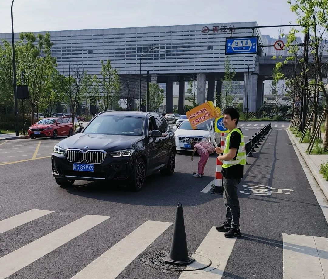 【值周】五月爱漫天  感恩正当时——稠江小学401中队值周展示 第17张