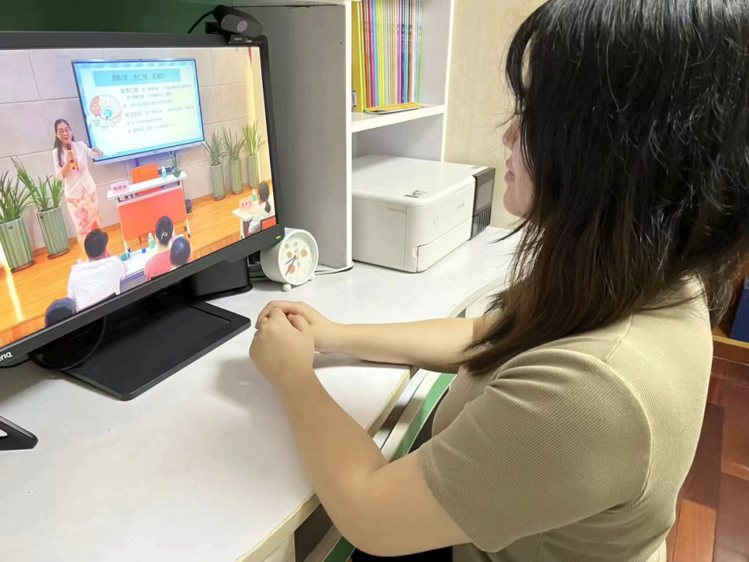 佛山市惠景小学家长云课堂(第一季)——惠心启航·对话儿童成长与安全 第17张 佛山市惠景小学家长云课堂(第一季)——惠心启航·对话儿童成长与安全 第17张