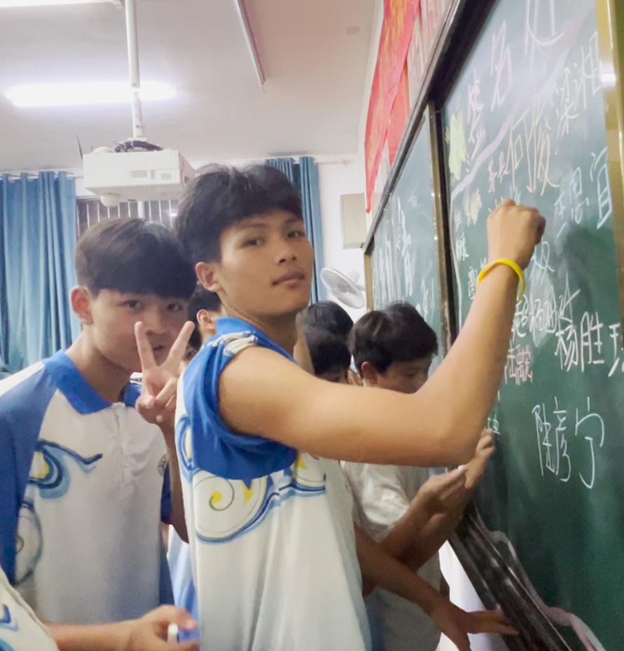 励志远足 筑梦中考——富宁县新华镇中心学校九年级远足拉练暨减压赋能活动 第27张 励志远足 筑梦中考——富宁县新华镇中心学校九年级远足拉练暨减压赋能活动 第27张