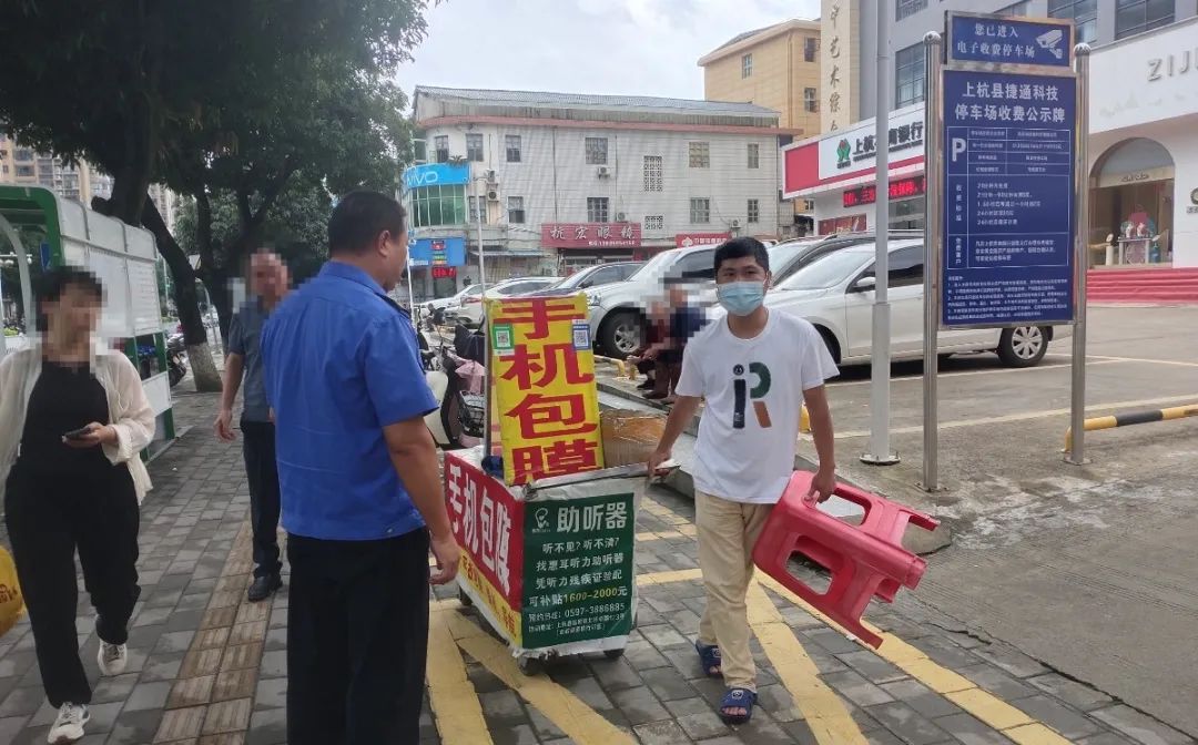 护航高考|上杭城管:助力高考 为梦护航 第2张 护航高考|上杭城管:助力高考 为梦护航 第2张