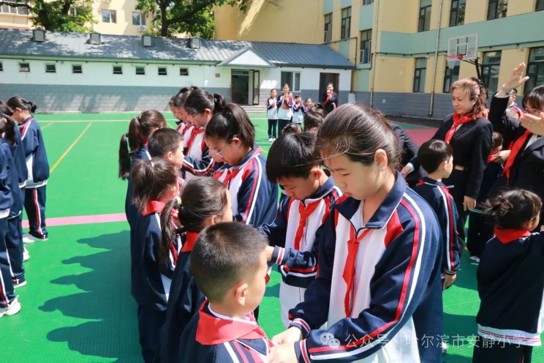 安静小学举行“童心逐梦红领巾,星星火炬逐梦想”入队仪式 第8张
