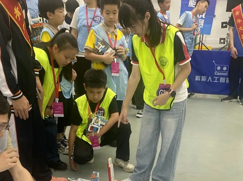 喜报|平和县小溪中心小学代表队在漳州市第四届人工智能与机器人挑战赛上喜获佳绩! 第11张 喜报|平和县小溪中心小学代表队在漳州市第四届人工智能与机器人挑战赛上喜获佳绩! 第11张