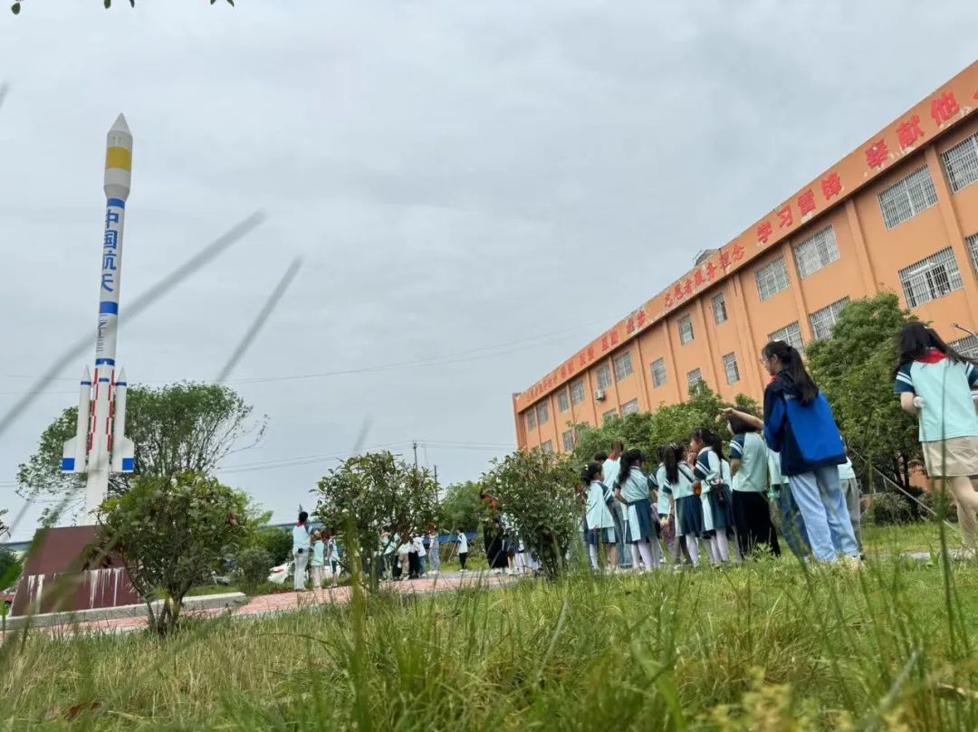 科学幼小衔接  趣味探访小学——誓节镇中心幼儿园幼小衔接活动之参观小学 第14张
