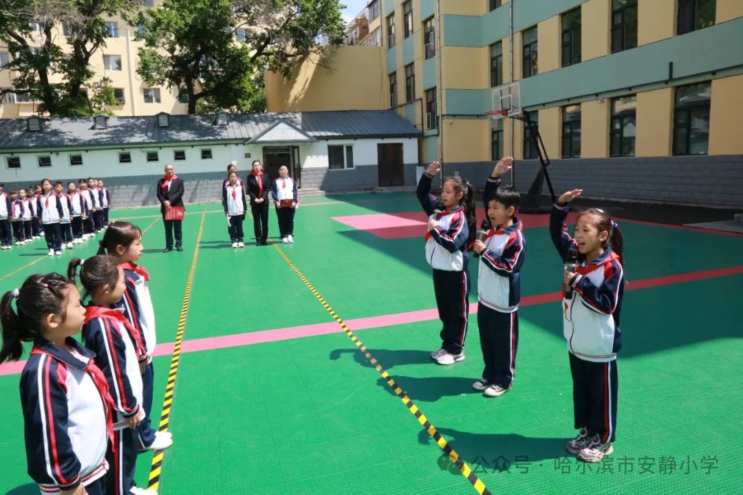 安静小学举行“童心逐梦红领巾,星星火炬逐梦想”入队仪式 第12张