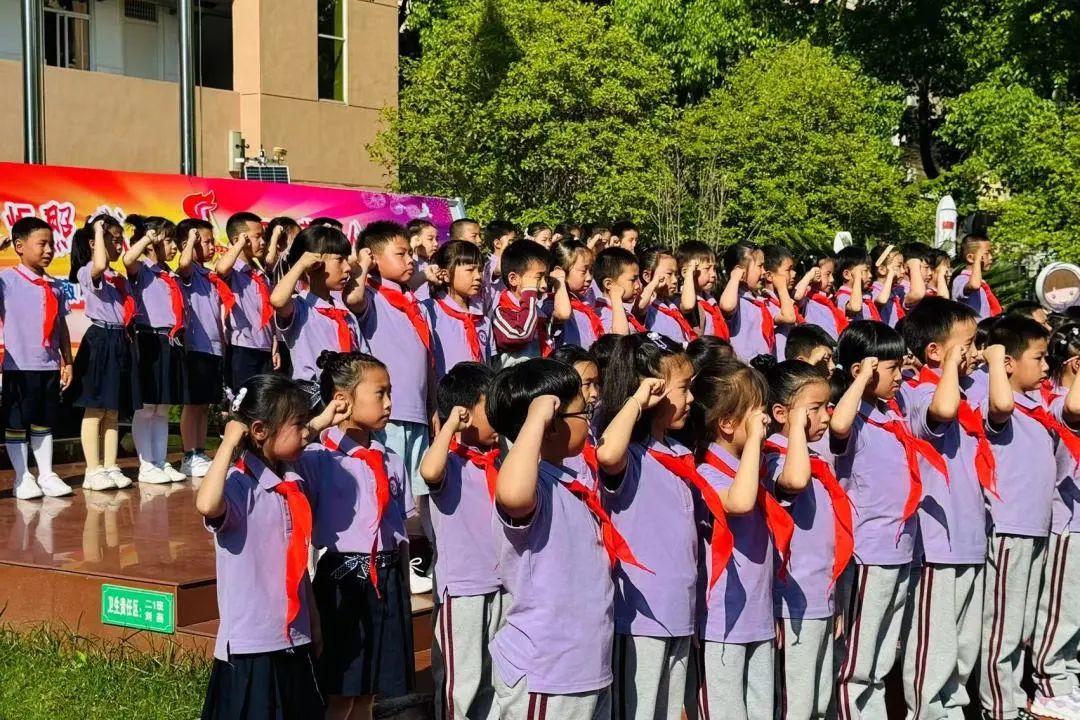 【幼小衔接】“趣”见小学,筑梦成长——紫薇幼儿园大班组入队仪式体验活动 第38张