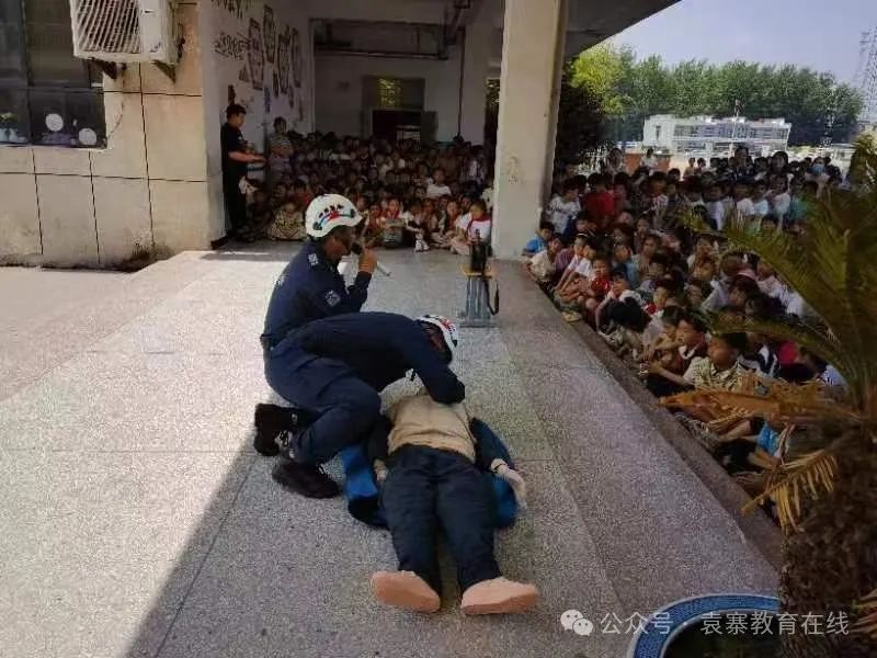 袁寨中心小学:开展专业培训 提升自救本领 第3张 袁寨中心小学:开展专业培训 提升自救本领 第3张