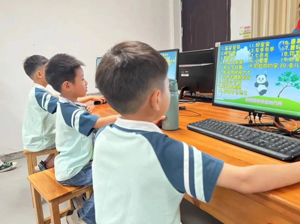 科学幼小衔接  趣味探访小学——誓节镇中心幼儿园幼小衔接活动之参观小学 第13张