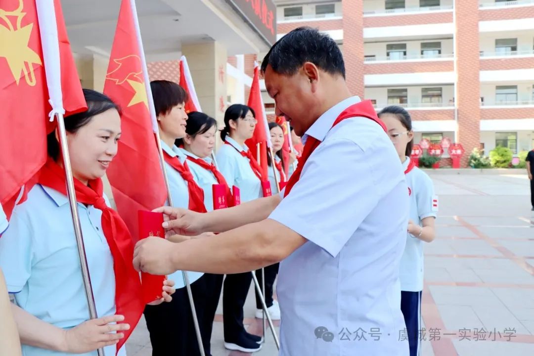 虞城县第一实验小学举行“红领巾爱祖国”一年级新队员入队仪式 第18张