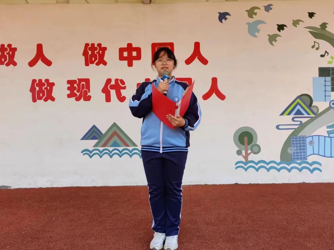 争做新时代好队员——青岛开发区实验小学教育集团龙泉校区一年级新队员入队仪式 第15张