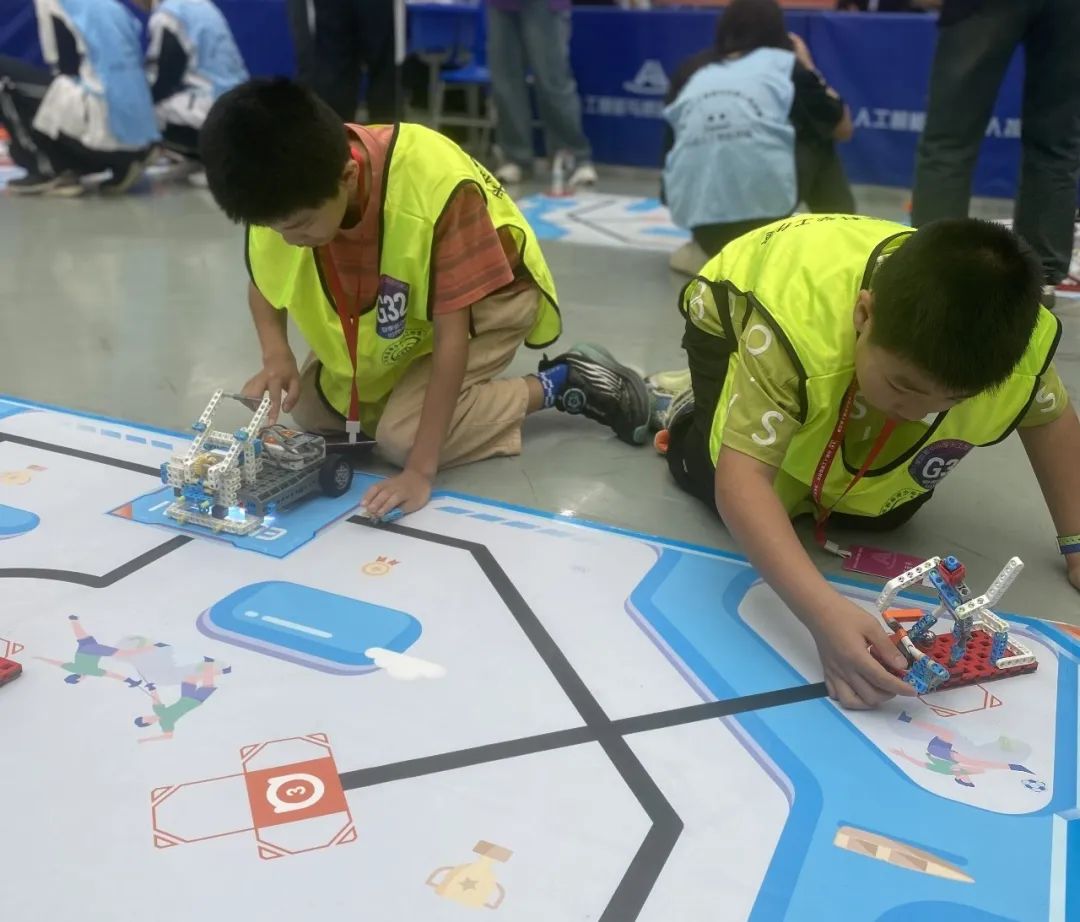 喜报|平和县小溪中心小学代表队在漳州市第四届人工智能与机器人挑战赛上喜获佳绩! 第12张 喜报|平和县小溪中心小学代表队在漳州市第四届人工智能与机器人挑战赛上喜获佳绩! 第12张