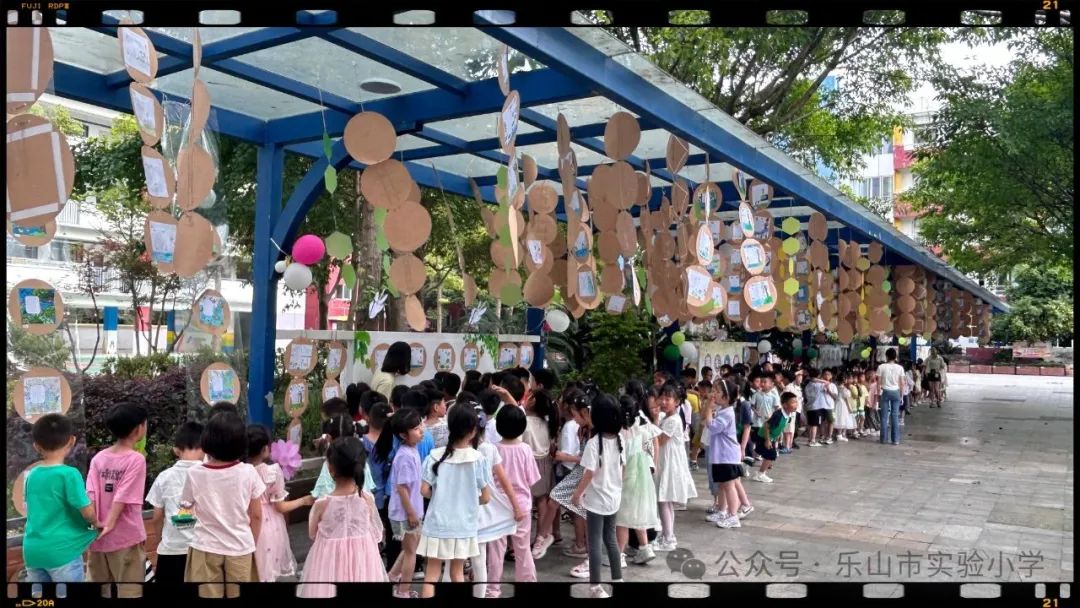 诗话中国 最美五月天——乐山市实验小学“诗配画”活动 第5张 诗话中国 最美五月天——乐山市实验小学“诗配画”活动 第5张