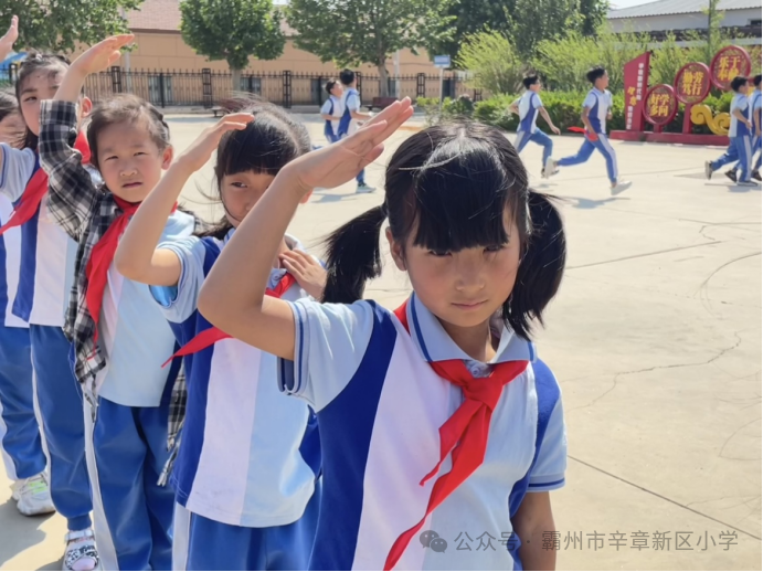 红领巾心向党——霸州市辛章新区小学少先队员入队仪式 第15张 红领巾心向党——霸州市辛章新区小学少先队员入队仪式 第15张