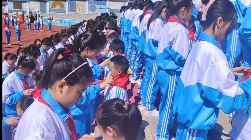 育才小学“红领巾 爱祖国”主题队日暨新队员入队仪式 第10张