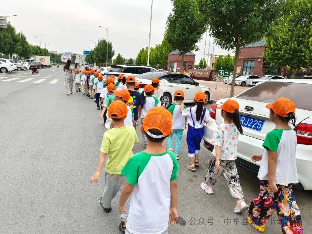 小学“慧”感知,衔接育成长——中牟县朝阳街幼儿园参观小学活动 第16张 小学“慧”感知,衔接育成长——中牟县朝阳街幼儿园参观小学活动 第16张