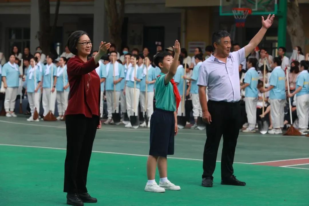 运城市庆祝“六一”国际儿童节暨小学教育教学改革人民路学校现场会召开 第7张