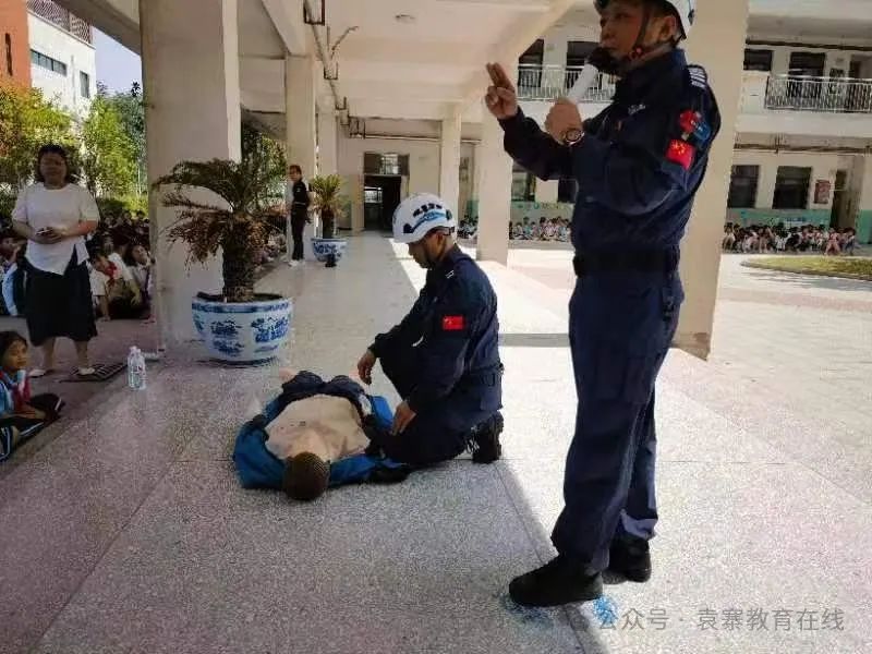 袁寨中心小学:开展专业培训 提升自救本领 第2张 袁寨中心小学:开展专业培训 提升自救本领 第2张