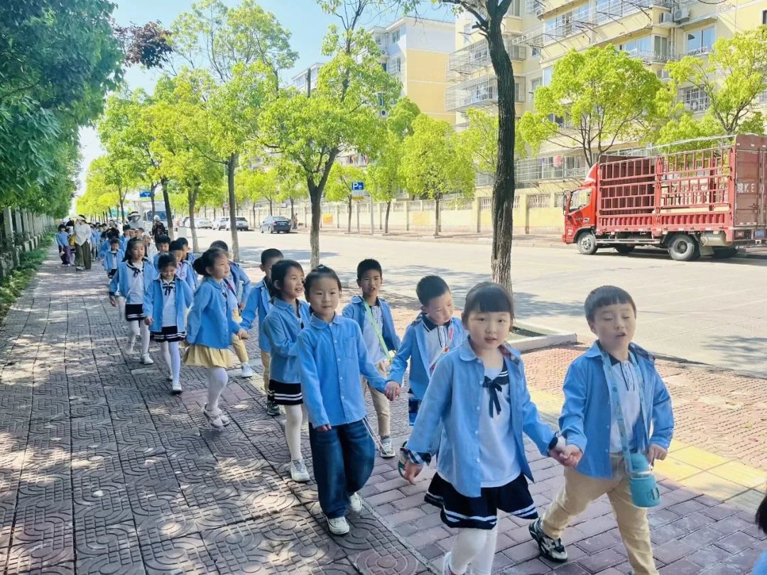 【幼小衔接】“趣”见小学,筑梦成长——紫薇幼儿园大班组入队仪式体验活动 第26张