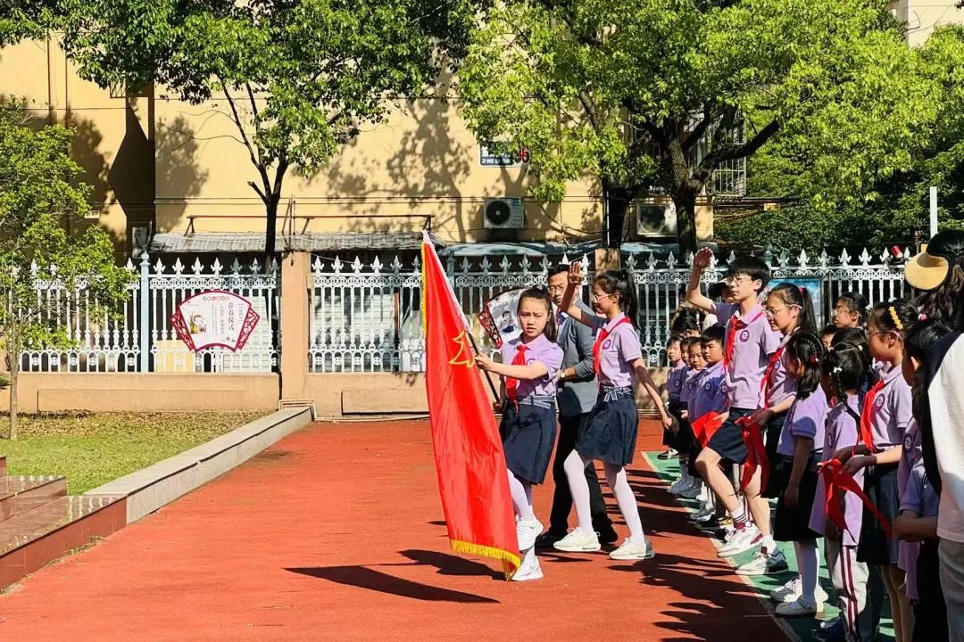 【幼小衔接】“趣”见小学,筑梦成长——紫薇幼儿园大班组入队仪式体验活动 第37张