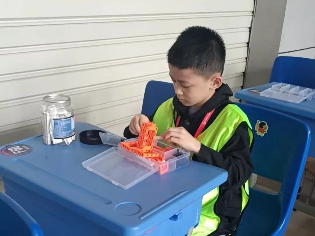 喜报|平和县小溪中心小学代表队在漳州市第四届人工智能与机器人挑战赛上喜获佳绩! 第15张 喜报|平和县小溪中心小学代表队在漳州市第四届人工智能与机器人挑战赛上喜获佳绩! 第15张