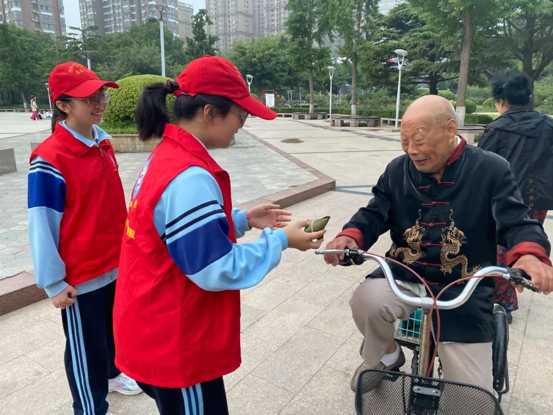濮阳市实验小学文明“小叮咚”持续开展文化宣传志愿服务 第9张