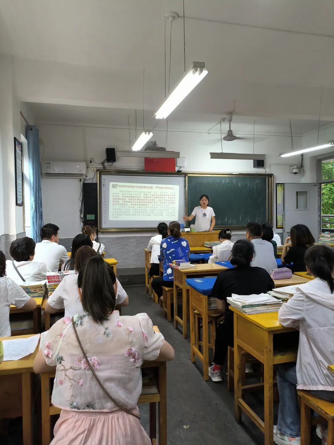 携手并进 决胜中考——秦岭中学初三年级召开中考考前动员与策略指导家长会 第8张 携手并进 决胜中考——秦岭中学初三年级召开中考考前动员与策略指导家长会 第8张