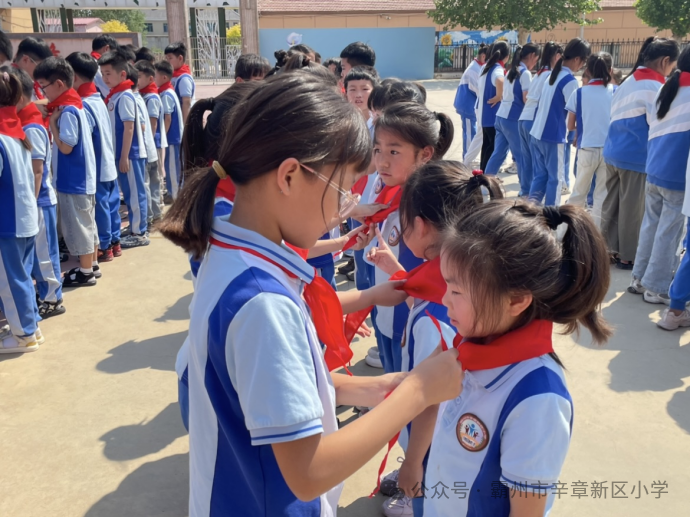 红领巾心向党——霸州市辛章新区小学少先队员入队仪式 第12张 红领巾心向党——霸州市辛章新区小学少先队员入队仪式 第12张