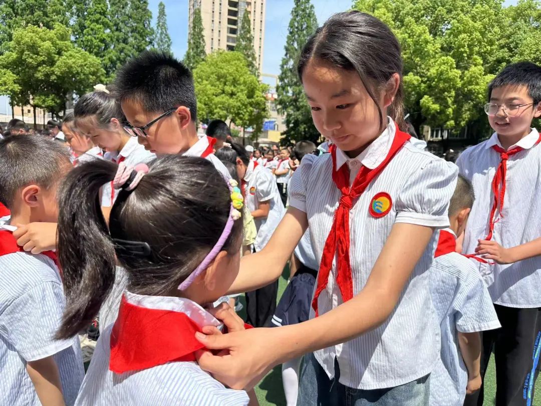 红领巾爱祖国——月亮湖小学举行新队员入队仪式 第22张