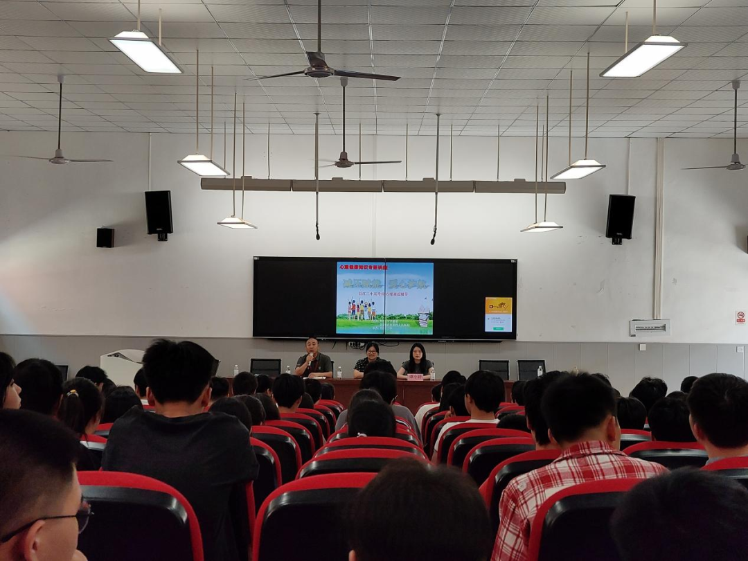 减压赋能  “赢”接高考——昌江卫健委为昌江二中考生开展高考前心理调适辅导 第1张