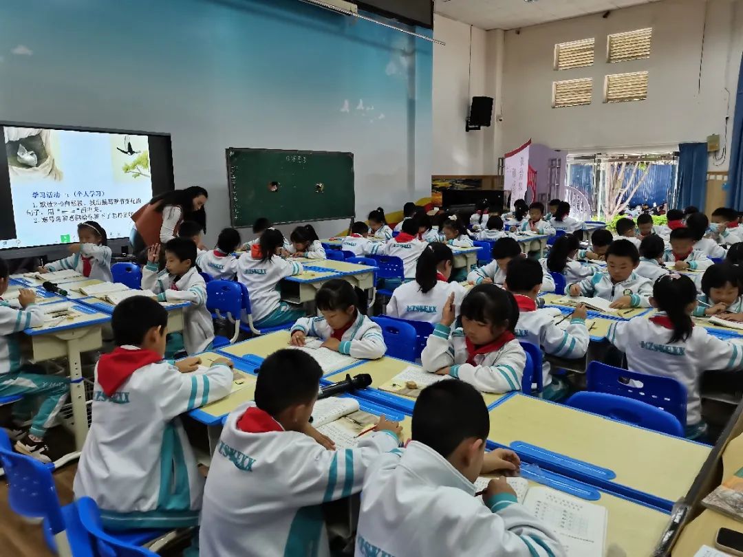 蒙自市银河小学举行青年教师“新晖杯”语文教学竞赛 第4张