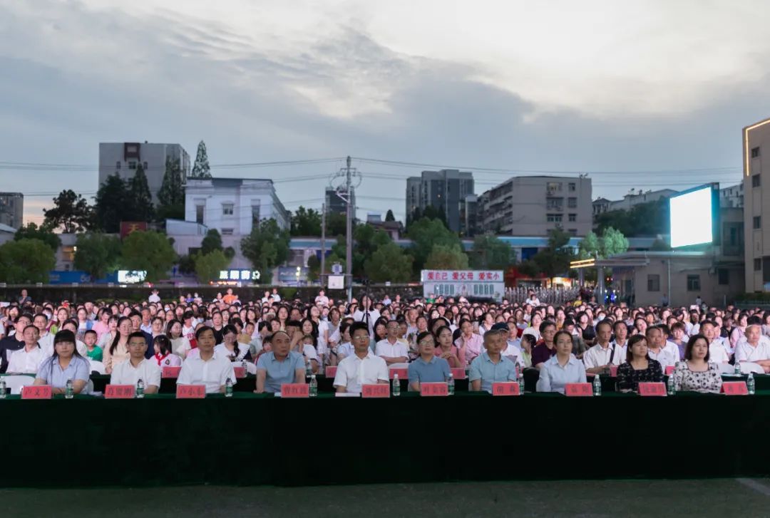 培根铸魂  艺润童心——红安县实验小学小小铜锣艺术团“献礼六一”汇报演出圆满落幕 第2张
