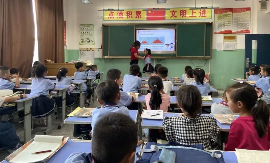 汇仟小学2024年“红领巾爱祖国”一年级新队员入队仪式 第19张