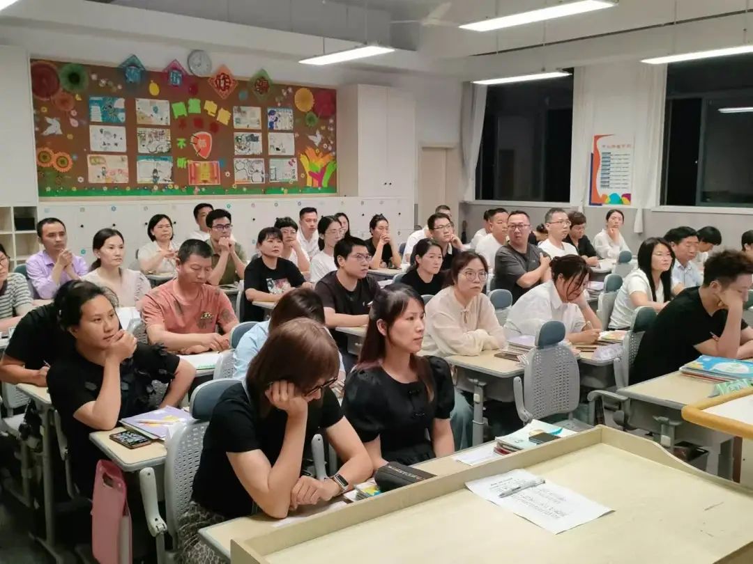 【黄杨梅小学 | 家校协作】家校合力 共助成长——黄杨梅小学召开五年级家长会 第25张 【黄杨梅小学 | 家校协作】家校合力 共助成长——黄杨梅小学召开五年级家长会 第25张