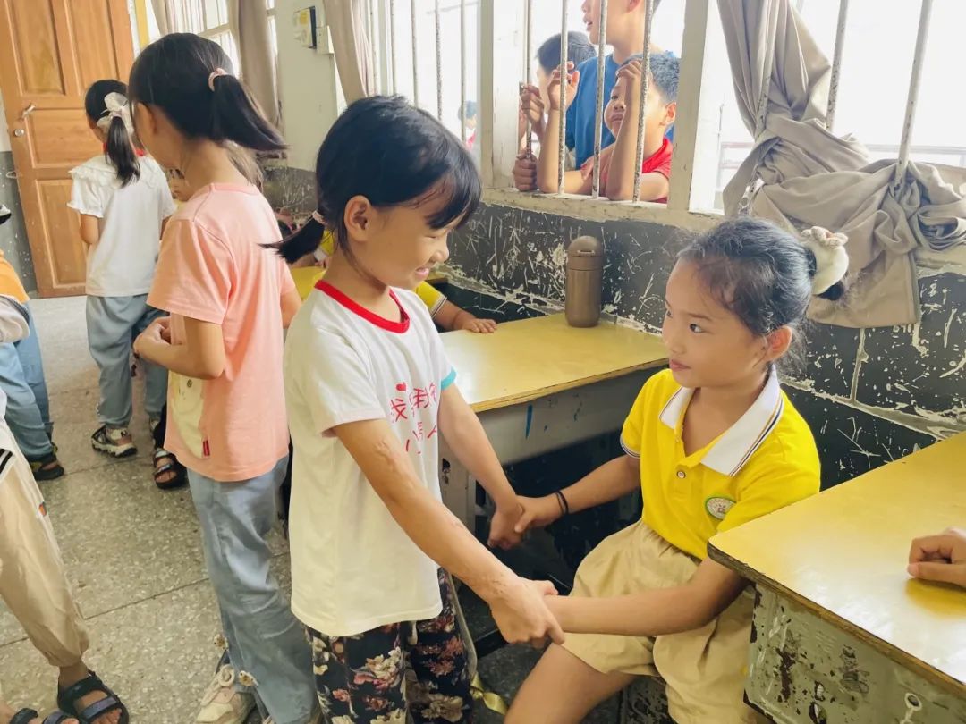 “探秘小学  开启成长新篇章”——荔浦市青山镇中心幼儿园参观小学活动 - 拷贝 第50张