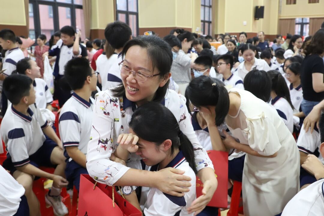 龙翔万里 决胜中考 ——广州市番禺区广铁一中铁英学校2024届初三年级中考冲刺动员大会 第67张 龙翔万里 决胜中考 ——广州市番禺区广铁一中铁英学校2024届初三年级中考冲刺动员大会 第67张