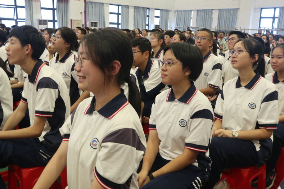 龙翔万里 决胜中考 ——广州市番禺区广铁一中铁英学校2024届初三年级中考冲刺动员大会 第26张 龙翔万里 决胜中考 ——广州市番禺区广铁一中铁英学校2024届初三年级中考冲刺动员大会 第26张