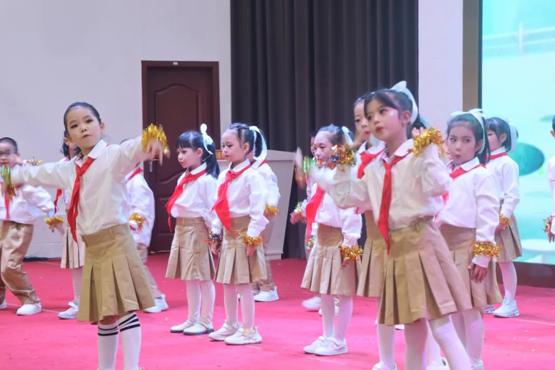 童心飞扬 梦想起航——曲靖经开区朝阳小学“六一”文艺汇演一年级专场 第83张 童心飞扬 梦想起航——曲靖经开区朝阳小学“六一”文艺汇演一年级专场 第83张